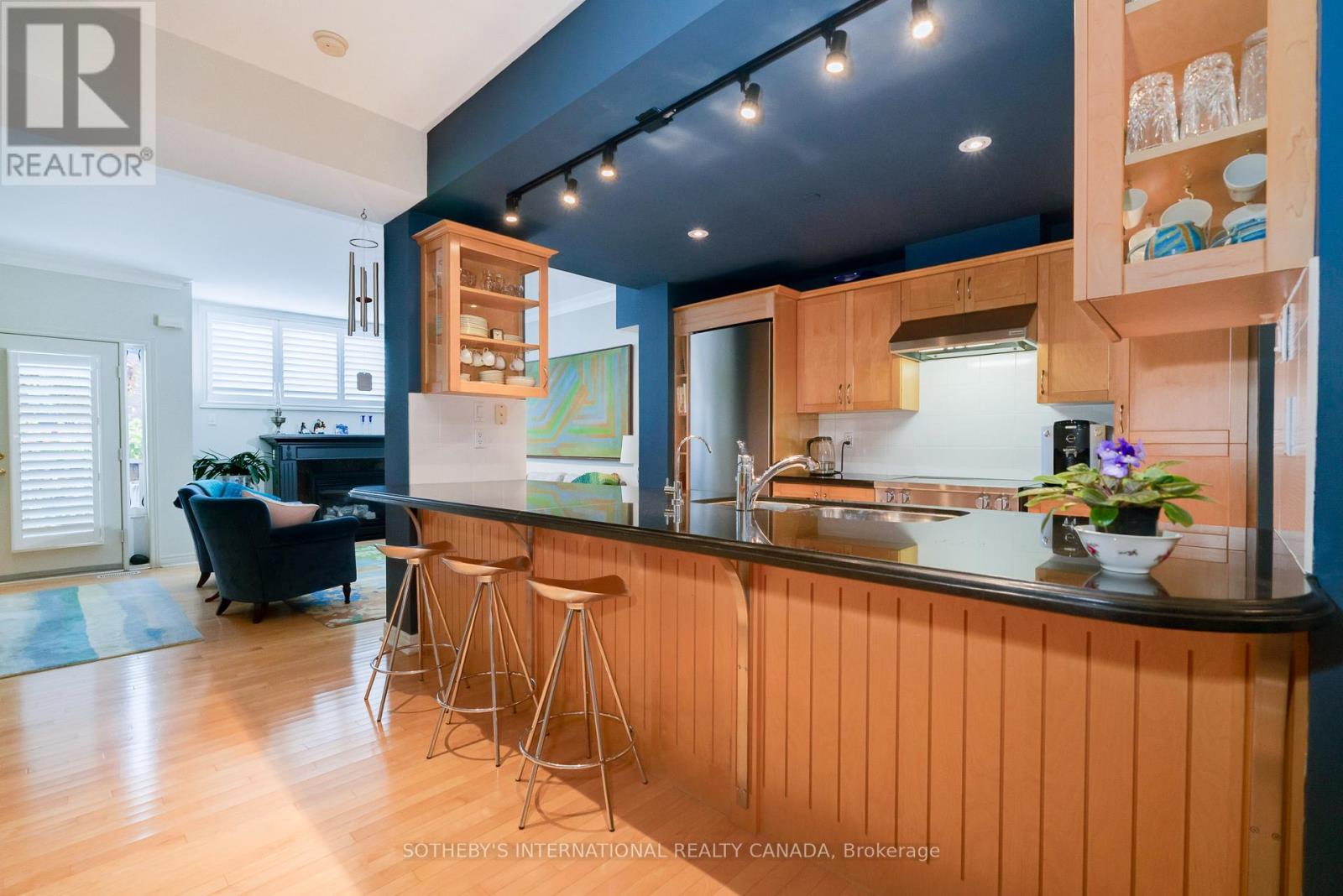 33 Broadcast Lane, Toronto, Ontario  M4X 1X7 - Photo 17 - C12464386