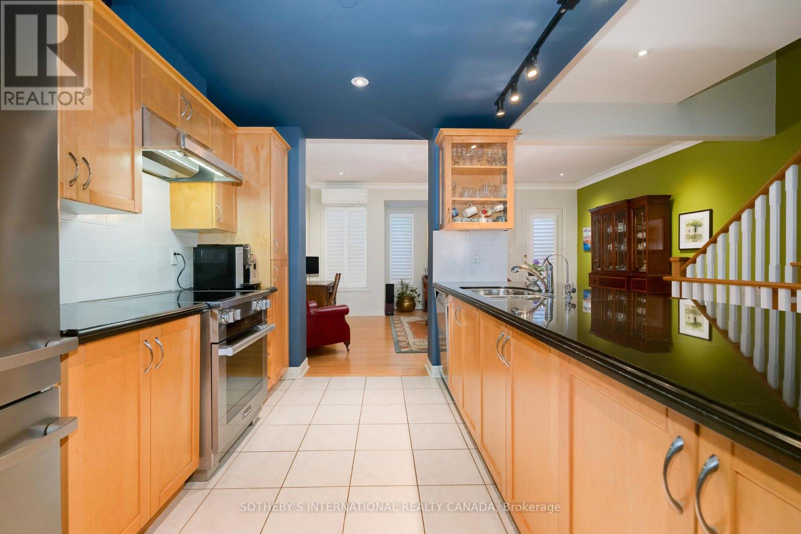 33 Broadcast Lane, Toronto, Ontario  M4X 1X7 - Photo 19 - C12464386