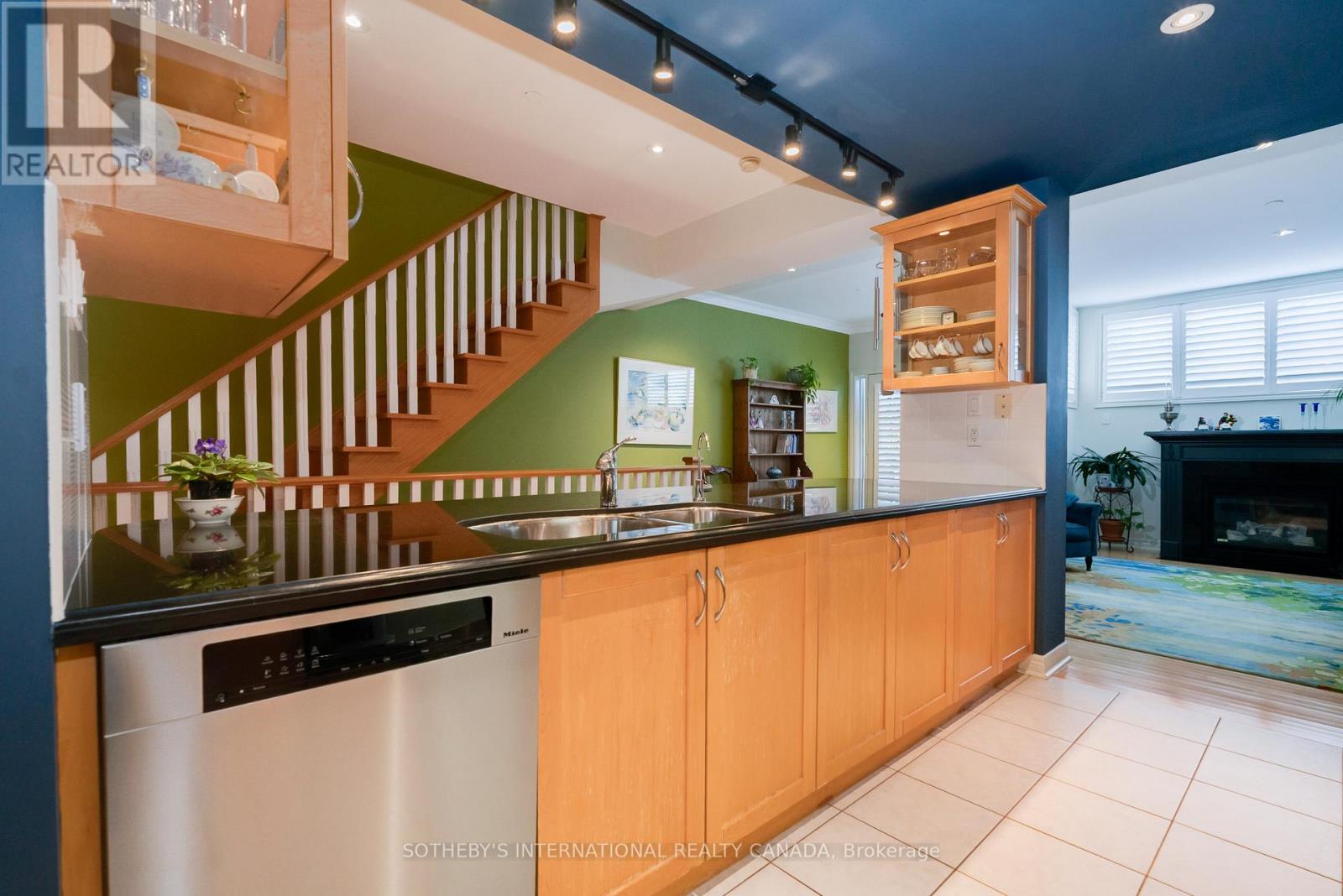 33 Broadcast Lane, Toronto, Ontario  M4X 1X7 - Photo 21 - C12464386