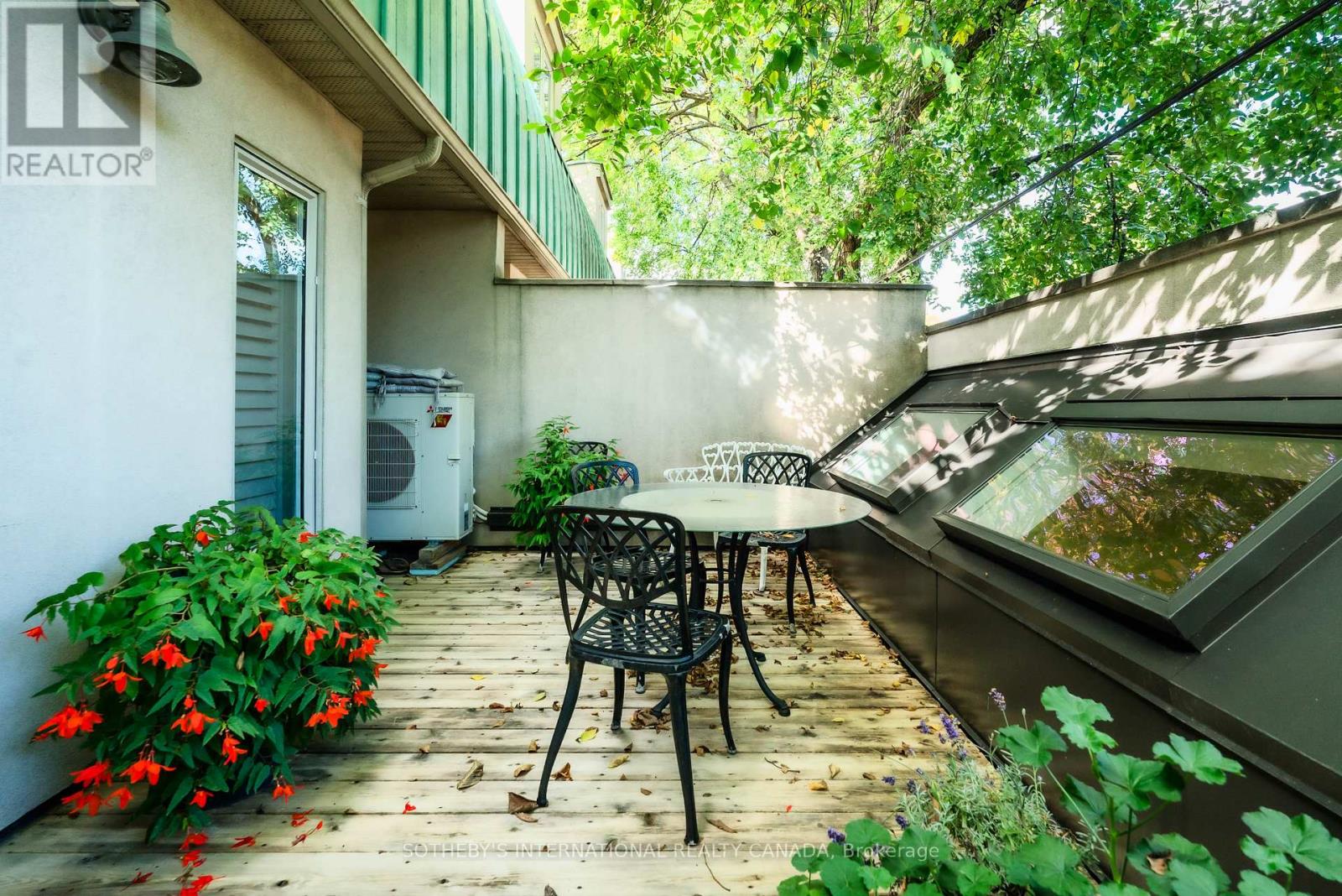 33 Broadcast Lane, Toronto, Ontario  M4X 1X7 - Photo 27 - C12464386