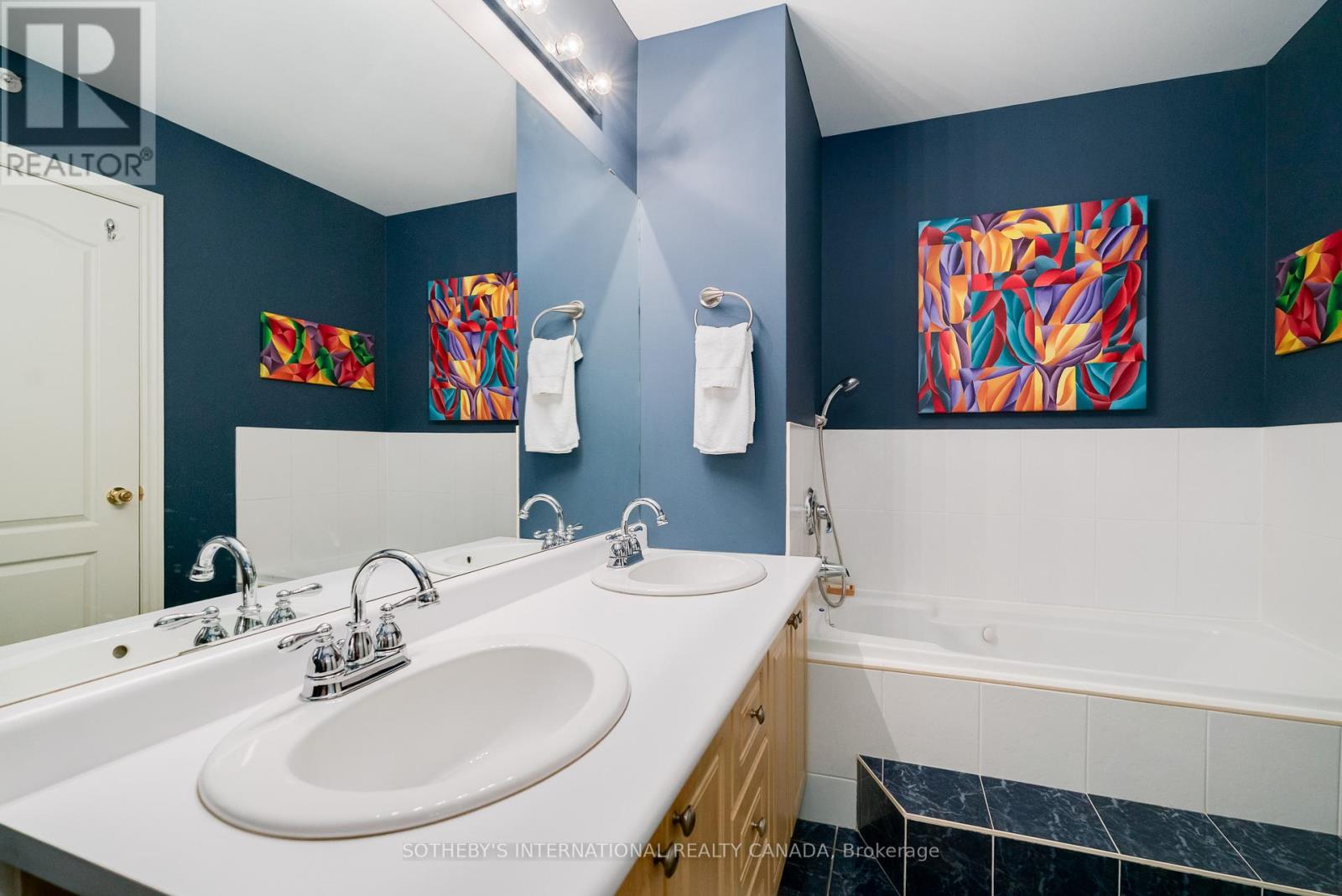 33 Broadcast Lane, Toronto, Ontario  M4X 1X7 - Photo 37 - C12464386