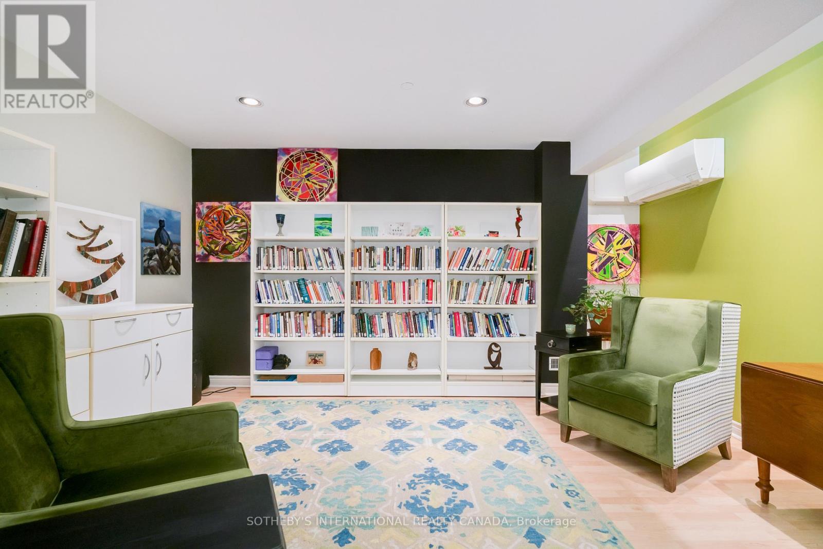 33 Broadcast Lane, Toronto, Ontario  M4X 1X7 - Photo 5 - C12464386