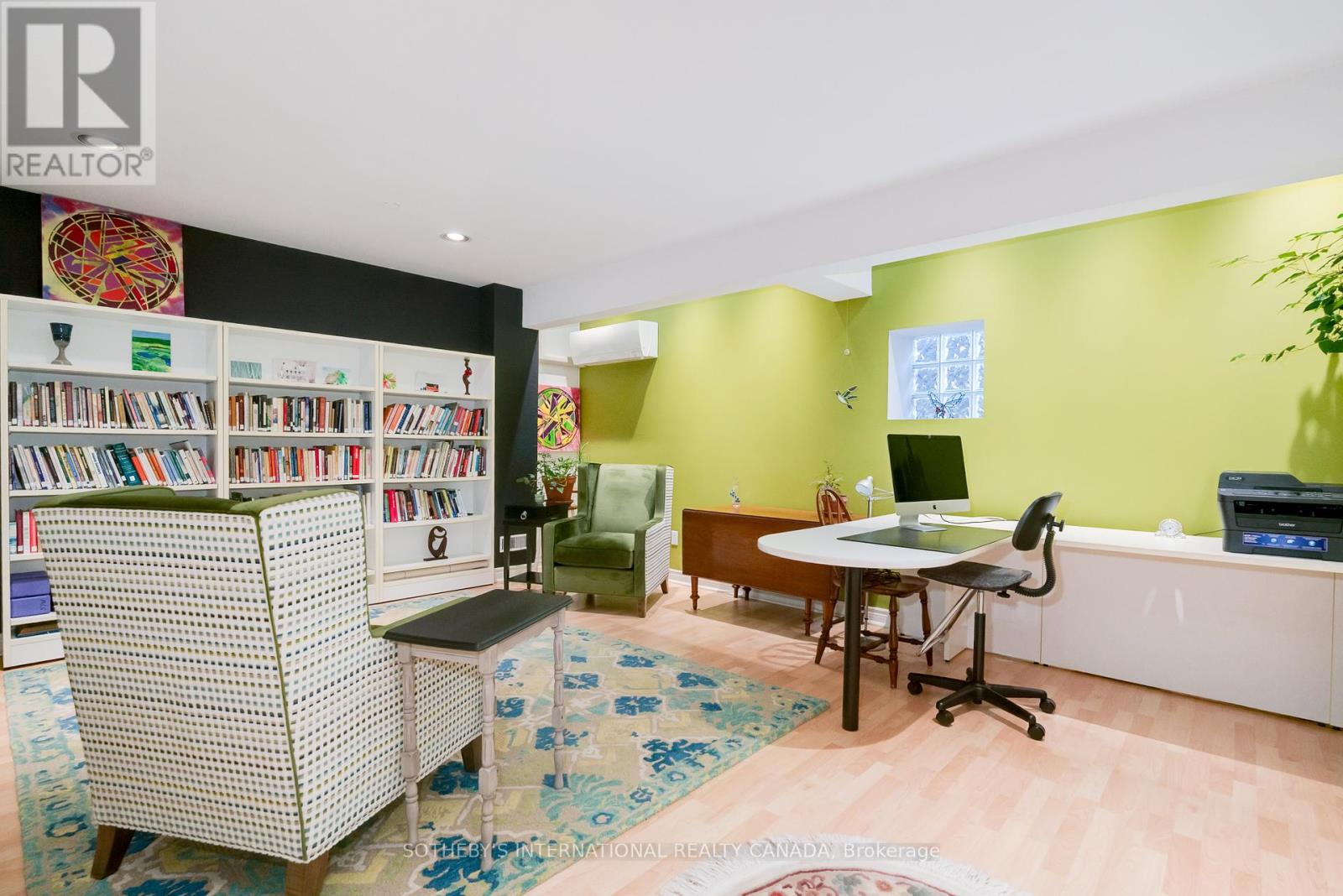 33 Broadcast Lane, Toronto, Ontario  M4X 1X7 - Photo 6 - C12464386