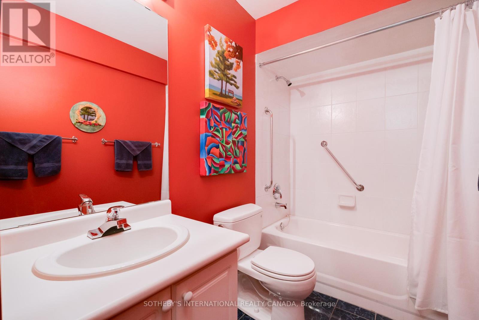 33 Broadcast Lane, Toronto, Ontario  M4X 1X7 - Photo 9 - C12464386