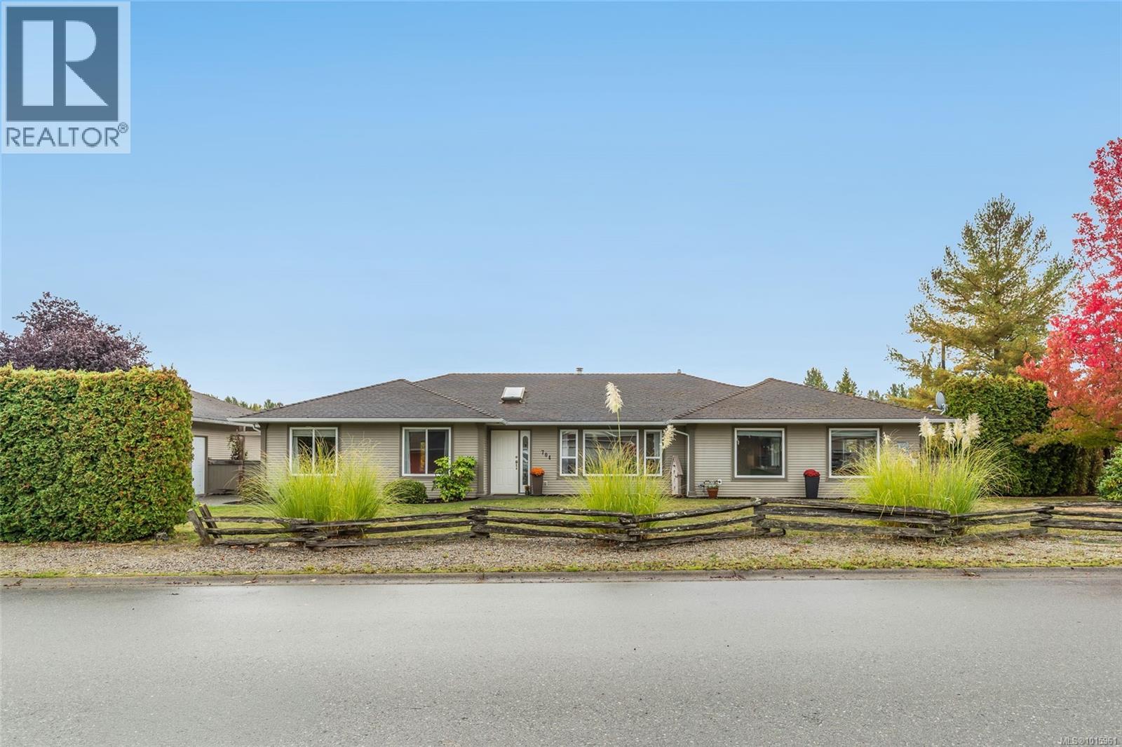 704 Foxtail Ave, Parksville, British Columbia