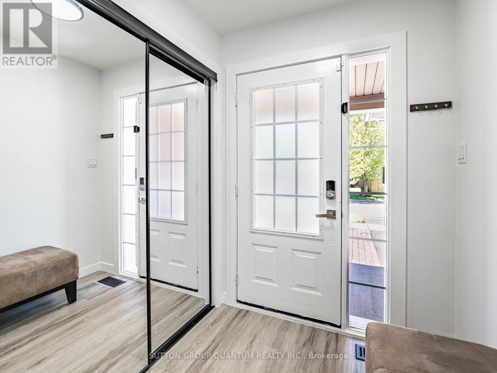 53 Woodcote Crescent, Halton Hills, Ontario  L7G 6M1 - Photo 4 - W12464377