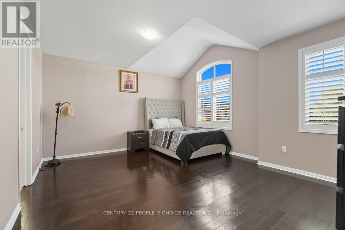 318 Laundon Terrace, Milton, Ontario  L9T 7N9 - Photo 25 - W12464378