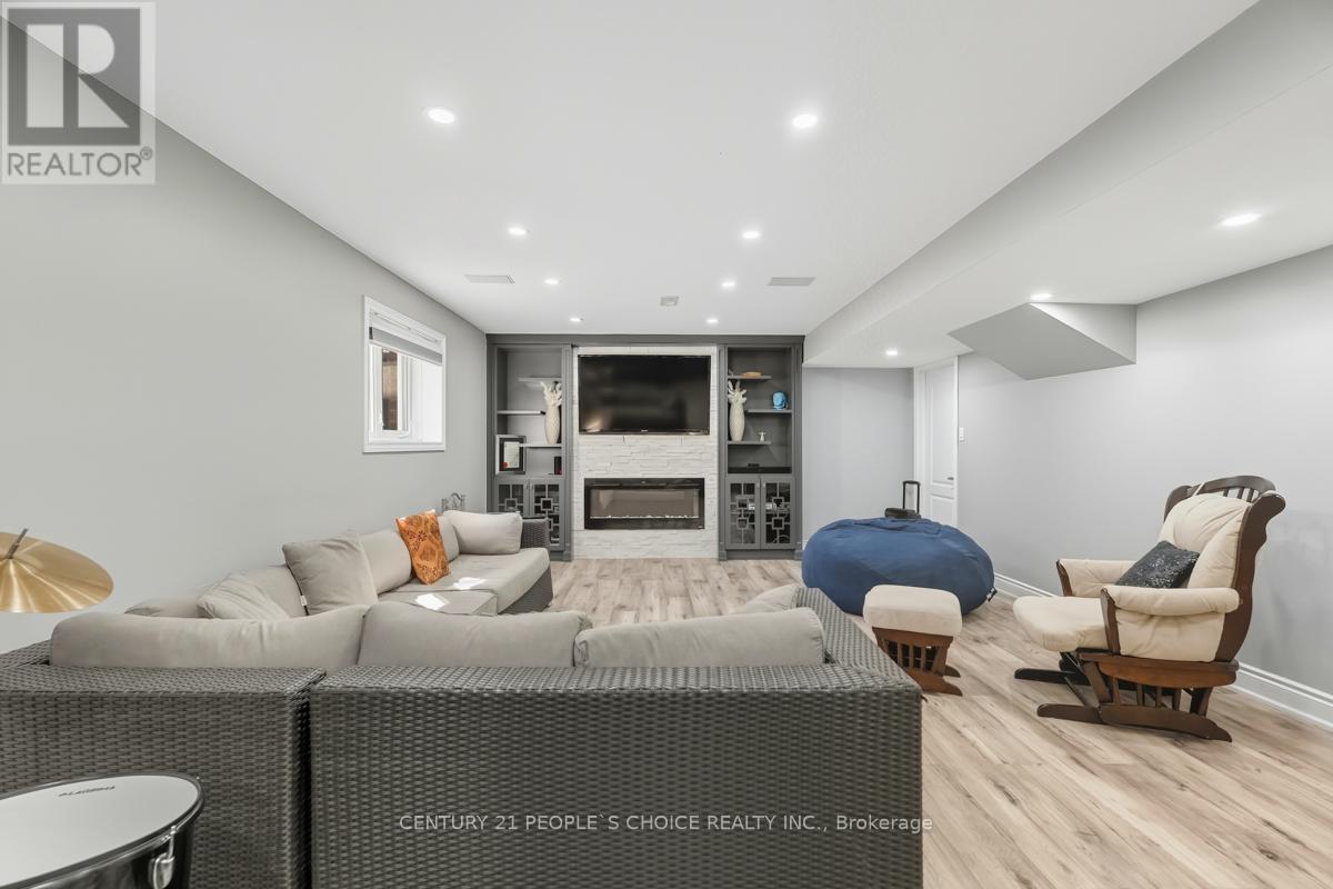 318 Laundon Terrace, Milton, Ontario  L9T 7N9 - Photo 39 - W12464378