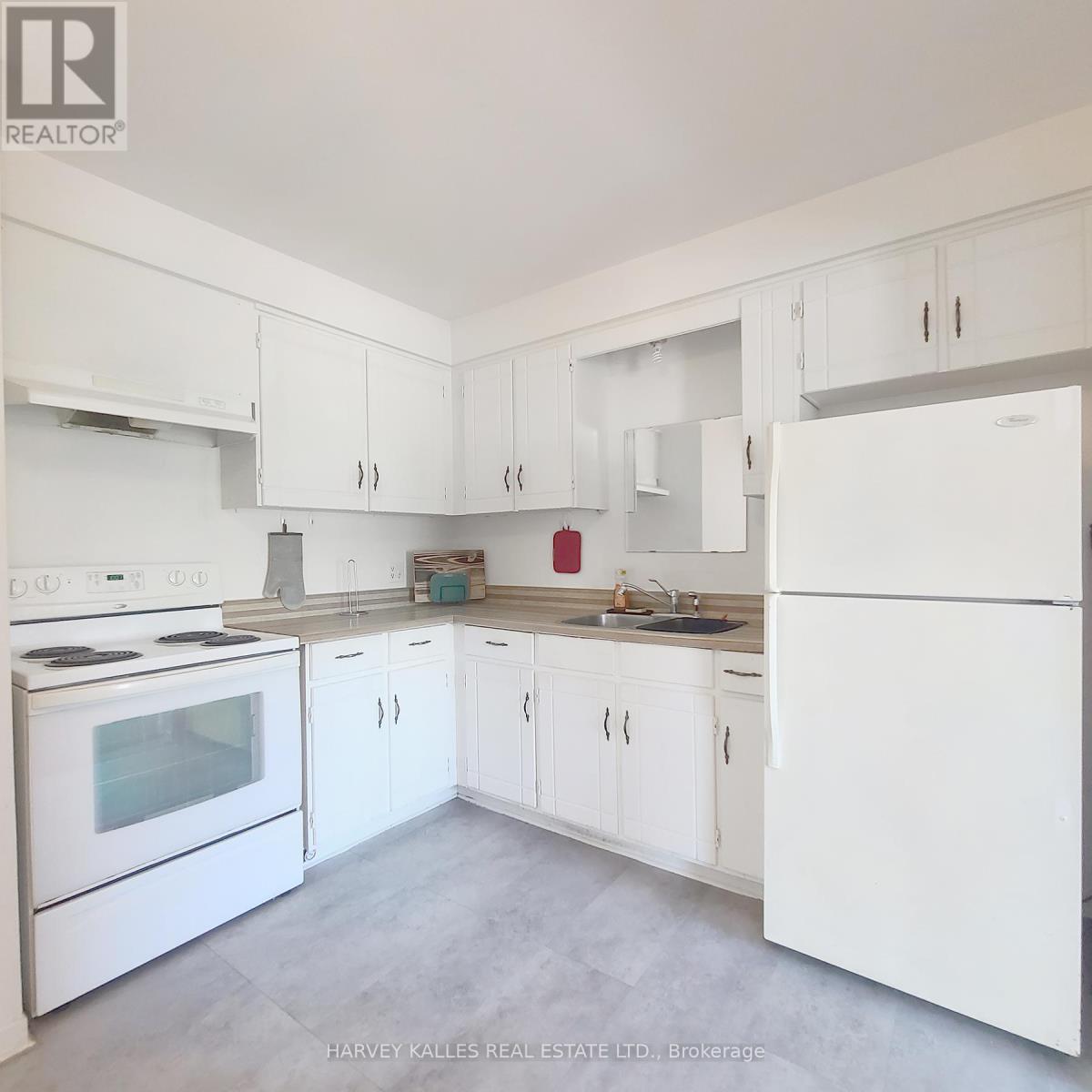 A - 3823 Lakeshore Boulevard W, Toronto, Ontario  M8W 1R2 - Photo 1 - W12464379