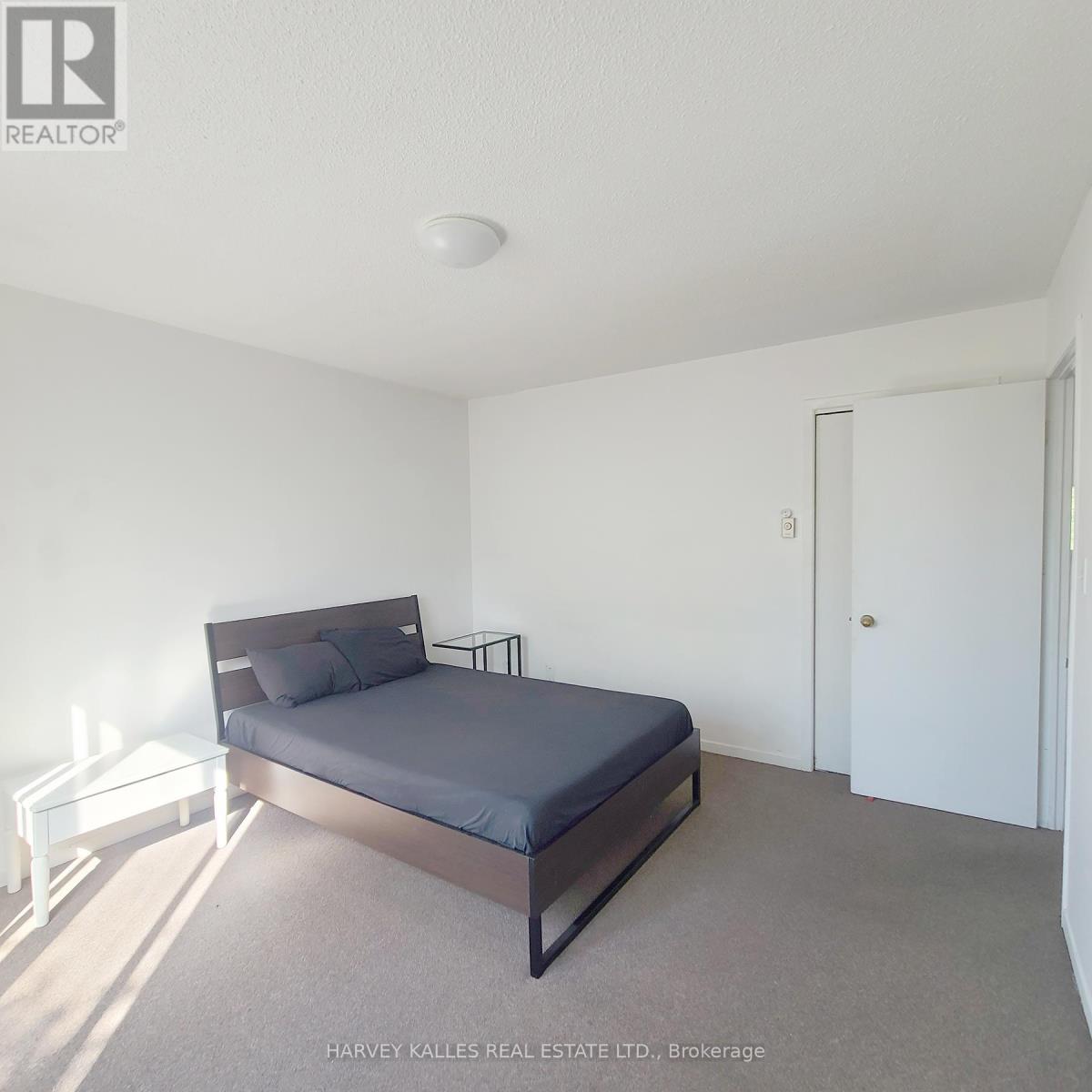 A - 3823 Lakeshore Boulevard W, Toronto, Ontario  M8W 1R2 - Photo 4 - W12464379