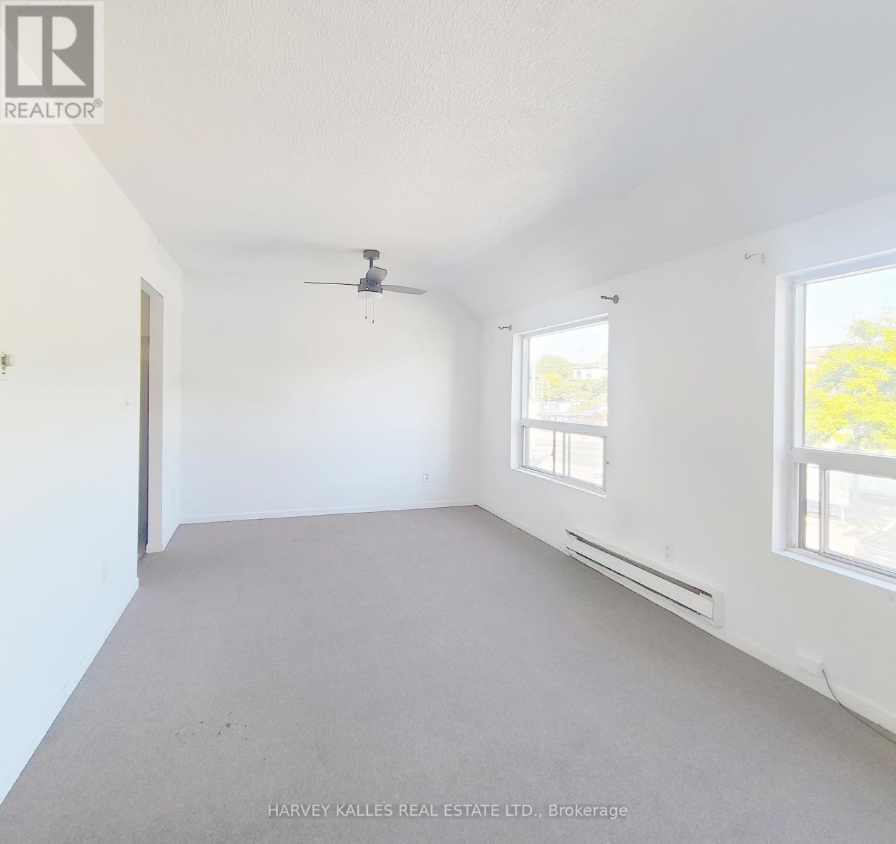 A - 3823 Lakeshore Boulevard W, Toronto, Ontario  M8W 1R2 - Photo 5 - W12464379