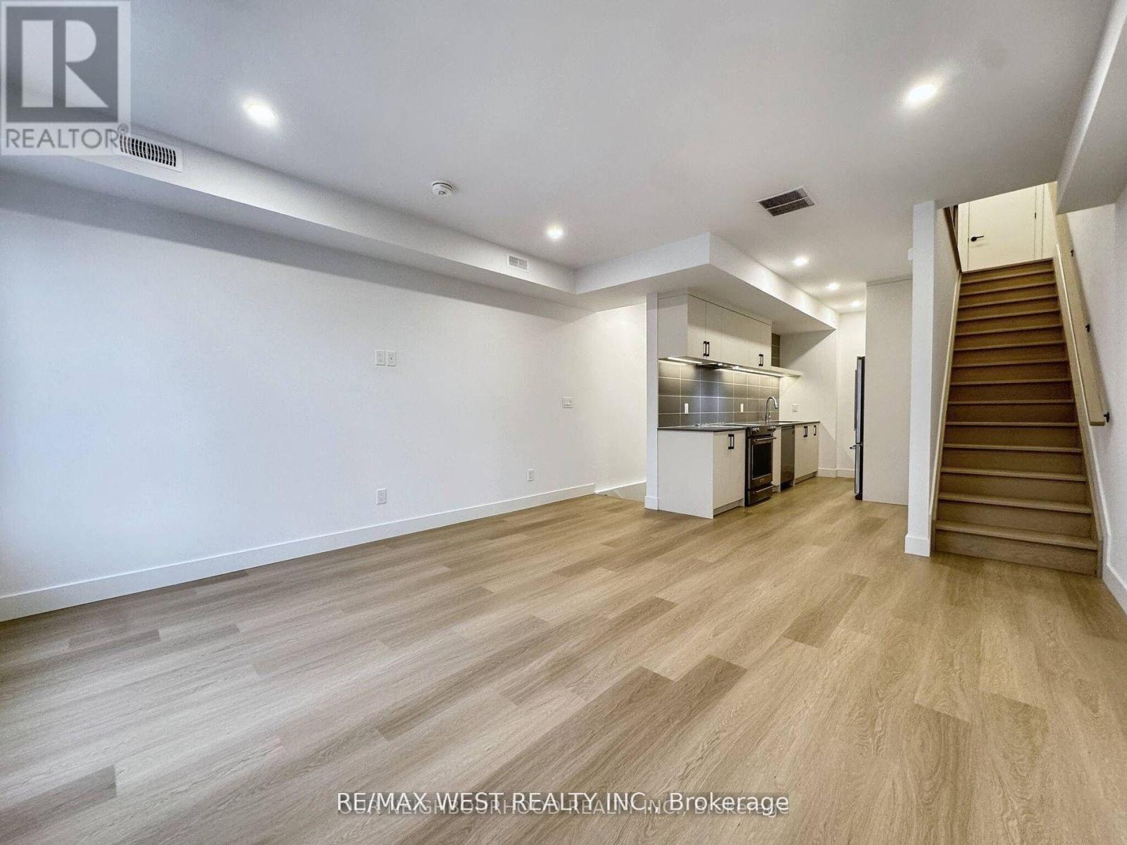 49 Morningside Avenue, Toronto, Ontario  M6S 1C6 - Photo 10 - W12464392