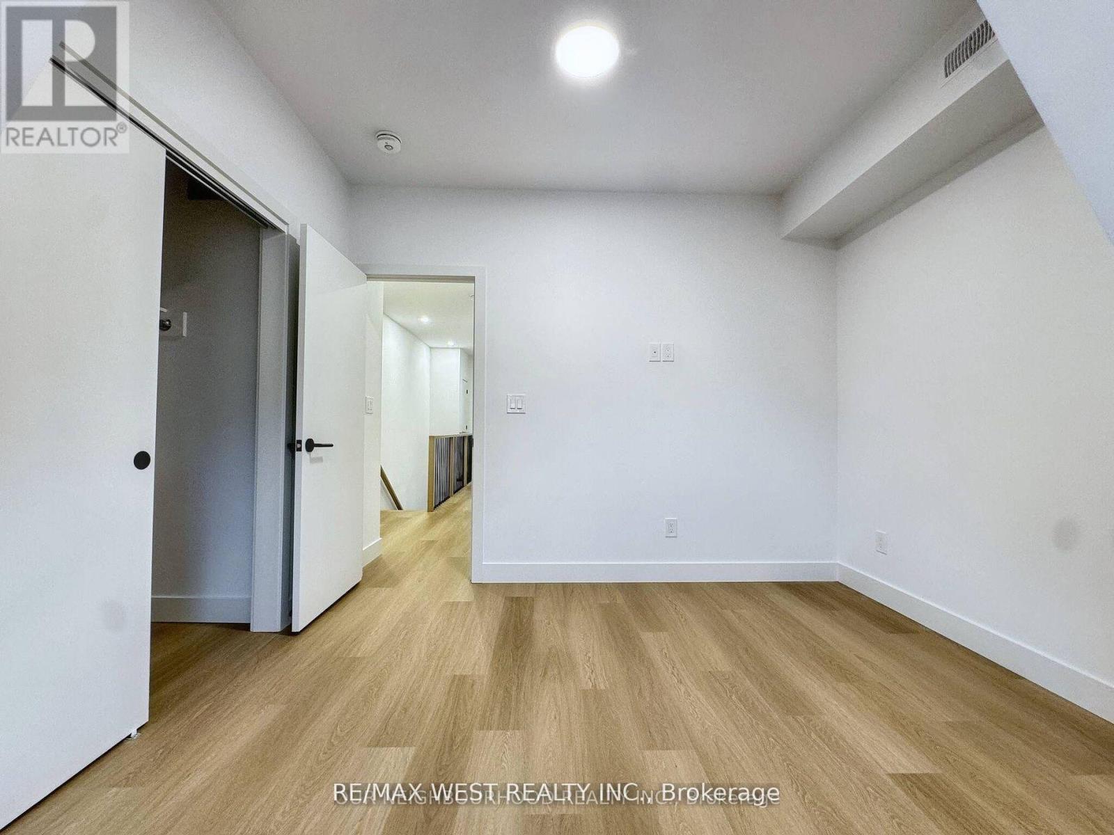 49 Morningside Avenue, Toronto, Ontario  M6S 1C6 - Photo 13 - W12464392
