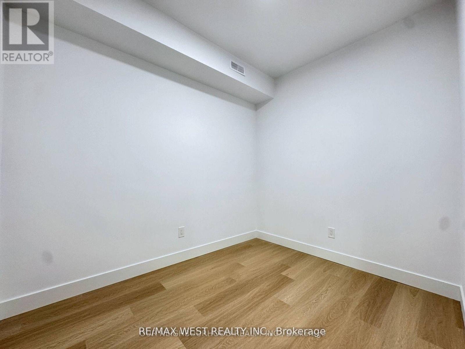 49 Morningside Avenue, Toronto, Ontario  M6S 1C6 - Photo 15 - W12464392