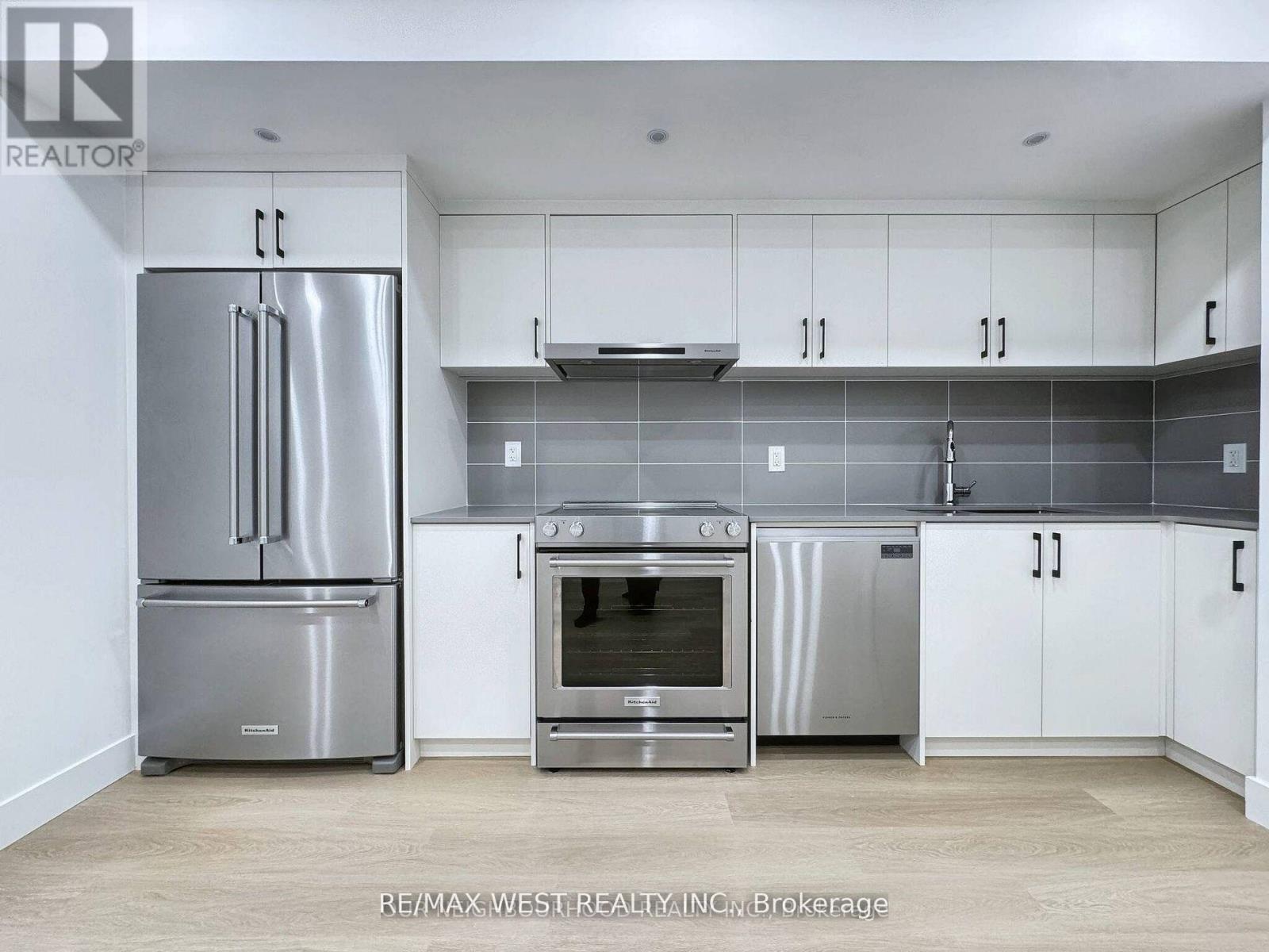 49 Morningside Avenue, Toronto, Ontario  M6S 1C6 - Photo 32 - W12464392