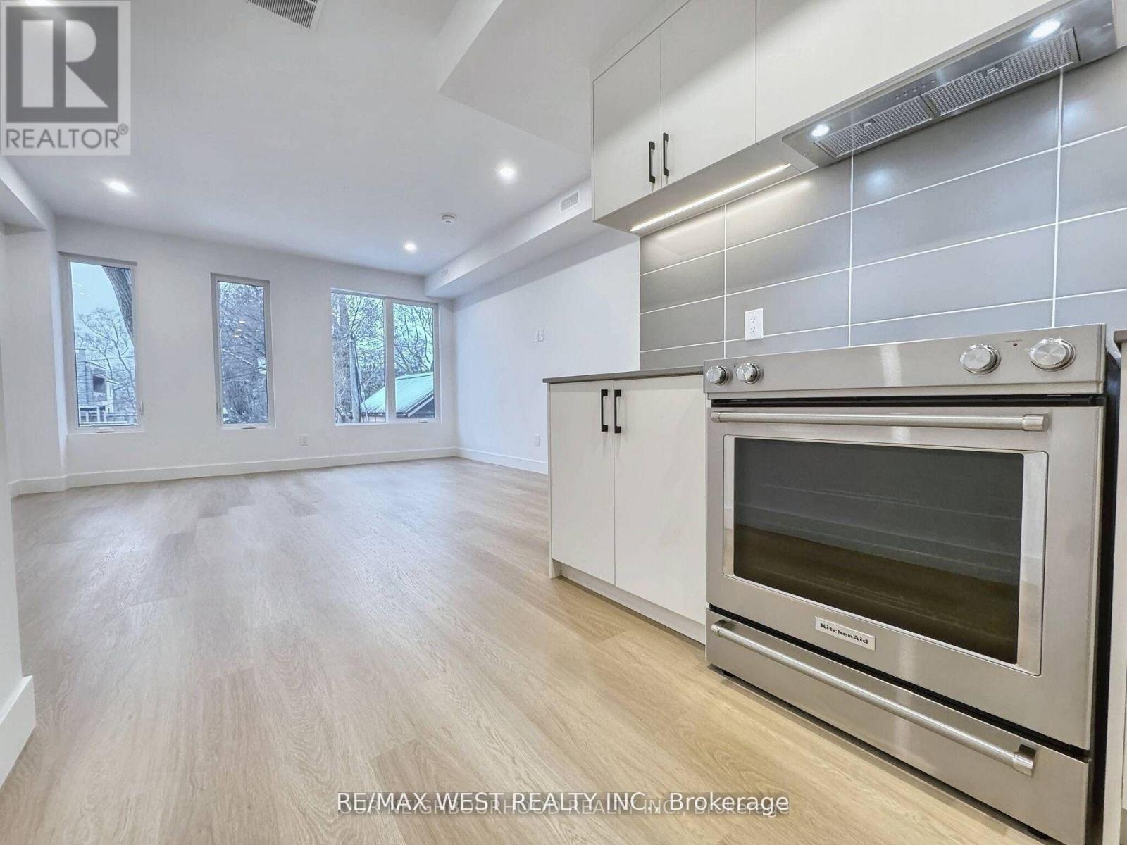 49 Morningside Avenue, Toronto, Ontario  M6S 1C6 - Photo 8 - W12464392