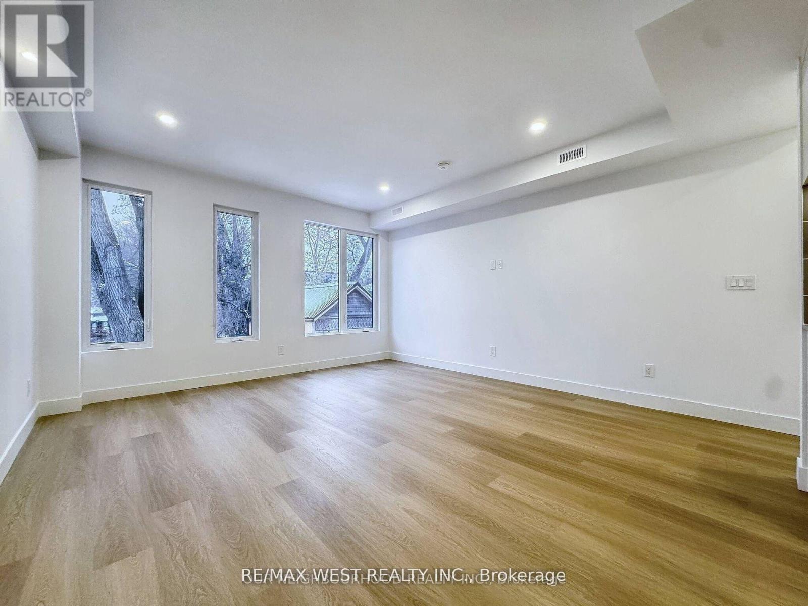 49 Morningside Avenue, Toronto, Ontario  M6S 1C6 - Photo 9 - W12464392