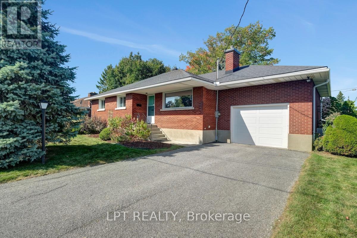 151 OAKRIDGE BOULEVARD, Ottawa, Ontario