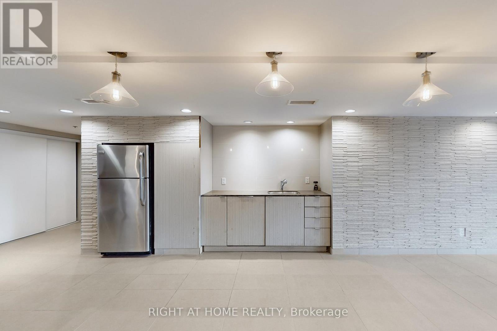 Level 2 Party Room - 508 Wellington Street W, Toronto, Ontario  M5V 0K8 - Photo 18 - C12464398