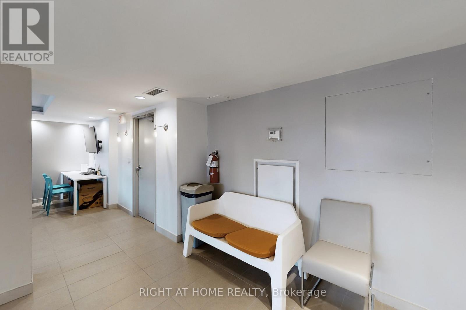 Level 2 Party Room - 508 Wellington Street W, Toronto, Ontario  M5V 0K8 - Photo 25 - C12464398
