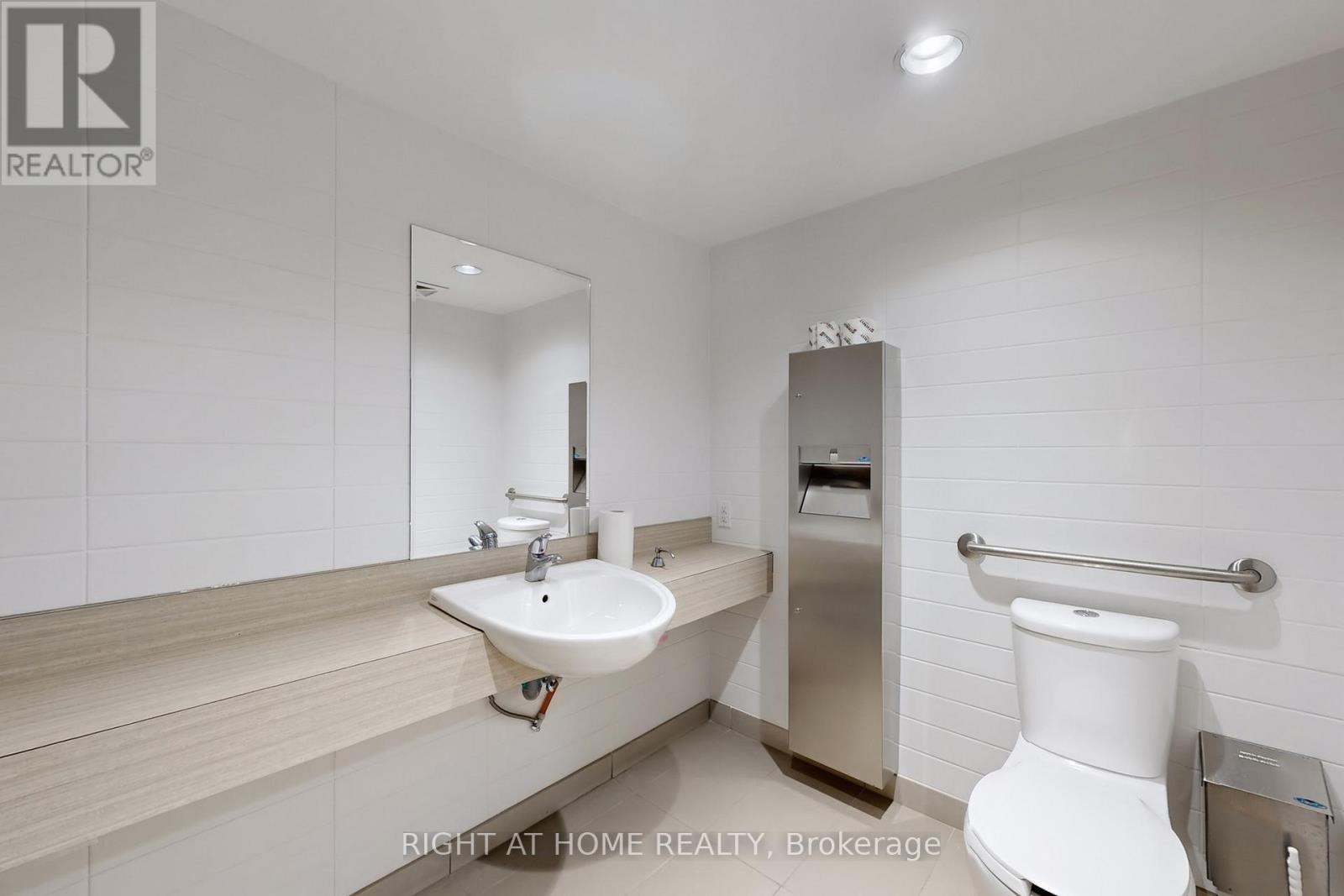 Level 2 Party Room - 508 Wellington Street W, Toronto, Ontario  M5V 0K8 - Photo 26 - C12464398