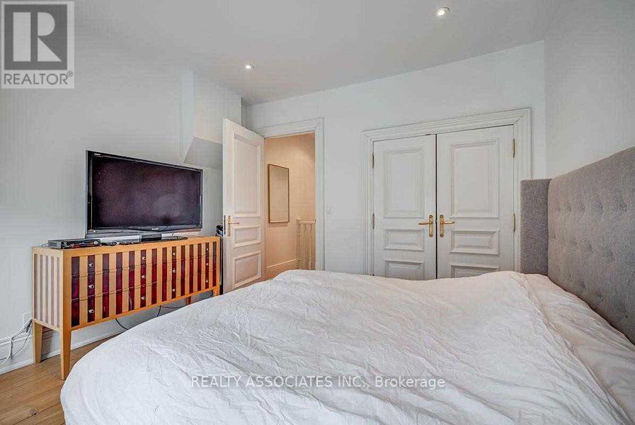 23 Afton Avenue, Toronto, Ontario  M6J 1R6 - Photo 11 - C12464400