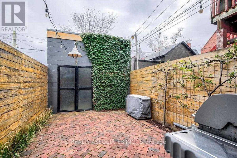 23 Afton Avenue, Toronto, Ontario  M6J 1R6 - Photo 20 - C12464400