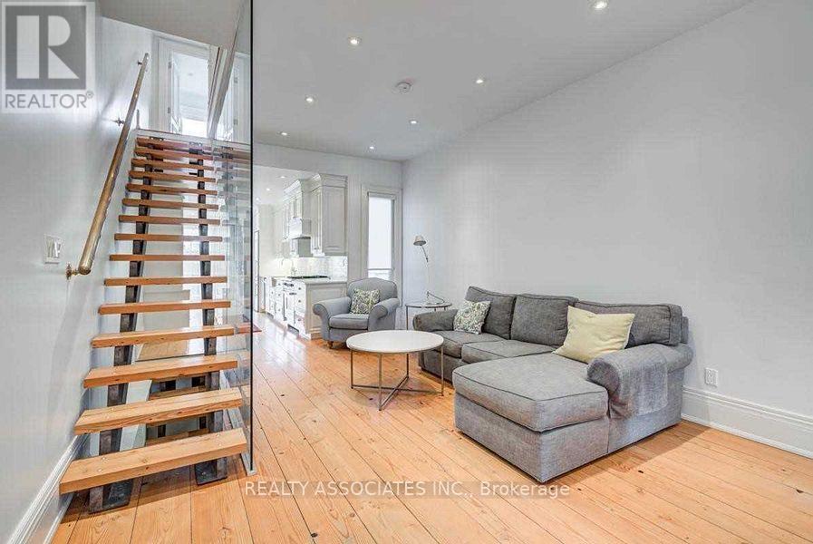 23 Afton Avenue, Toronto, Ontario  M6J 1R6 - Photo 4 - C12464400