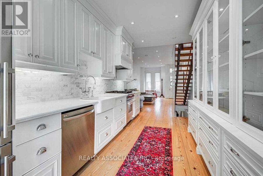 23 Afton Avenue, Toronto, Ontario  M6J 1R6 - Photo 8 - C12464400