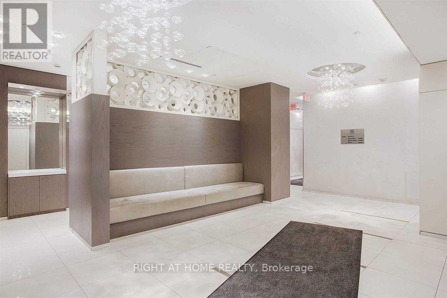 907 - 9088 Yonge Street, Richmond Hill, Ontario  L4C 0Y6 - Photo 4 - N12463953