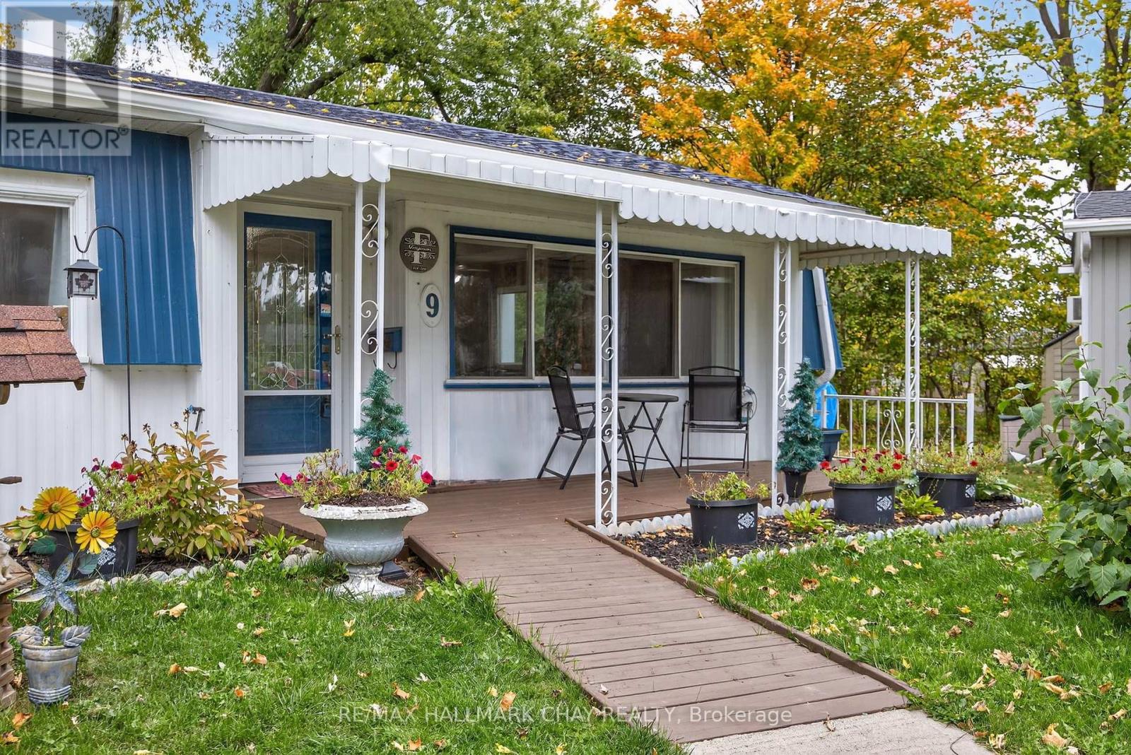 9 Locust Hill Court, Innisfil, Ontario  L9S 1R7 - Photo 2 - N12464416
