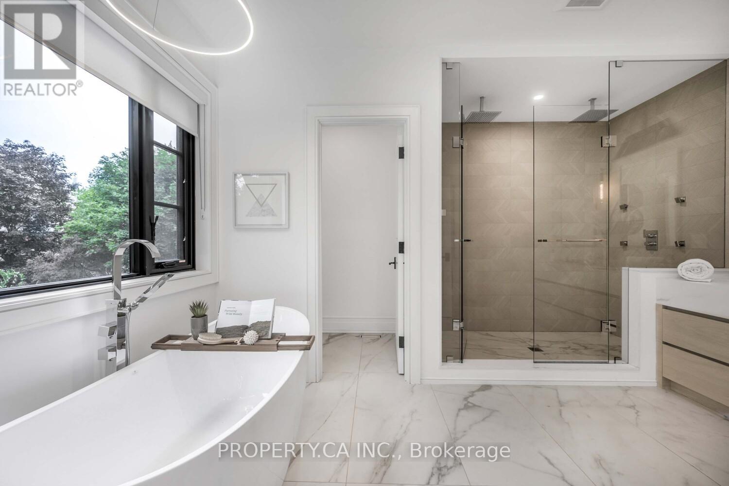 8 Manor Haven Road, Toronto, Ontario  M6A 2H9 - Photo 17 - C12447331