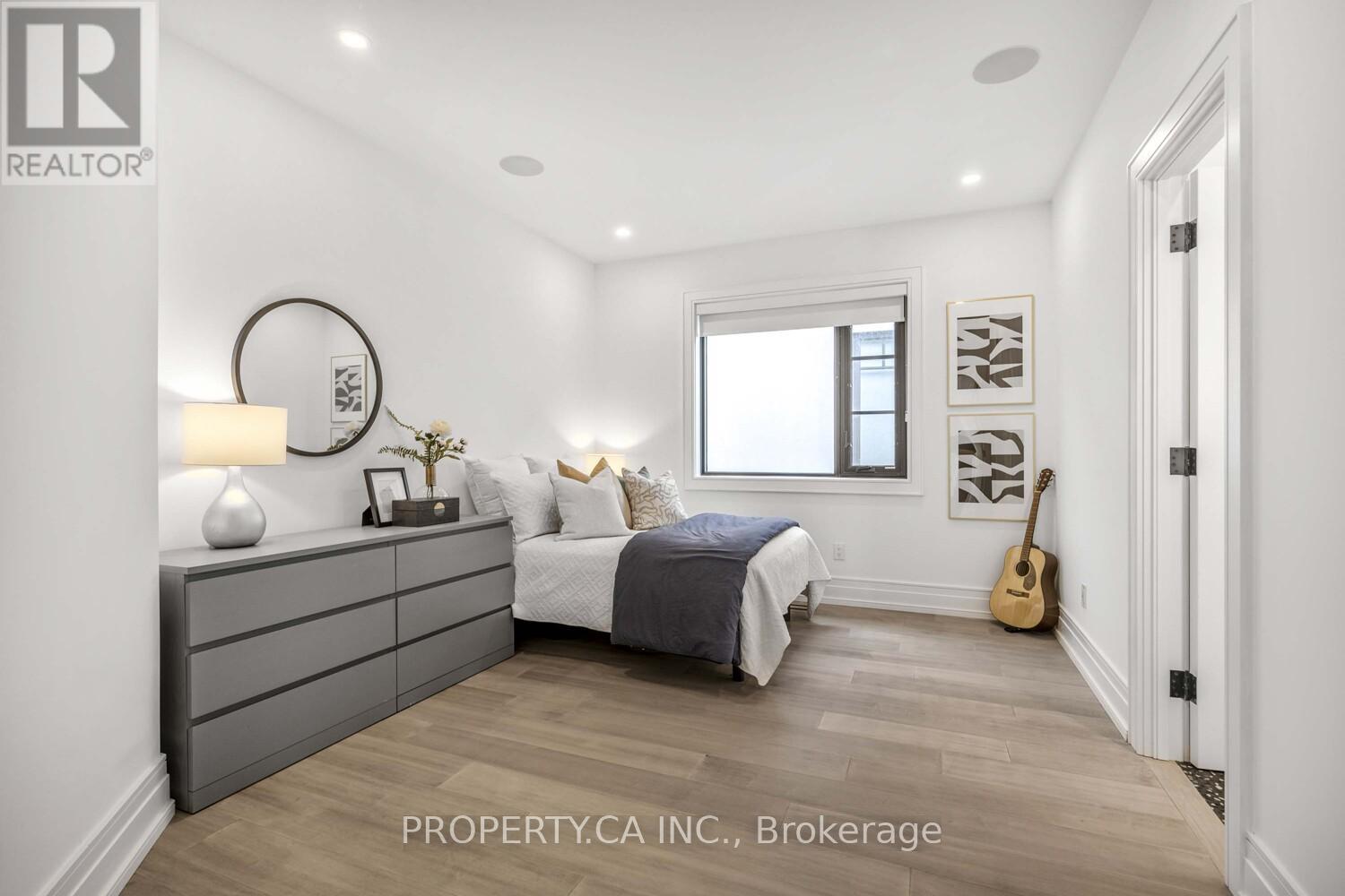 8 Manor Haven Road, Toronto, Ontario  M6A 2H9 - Photo 25 - C12447331