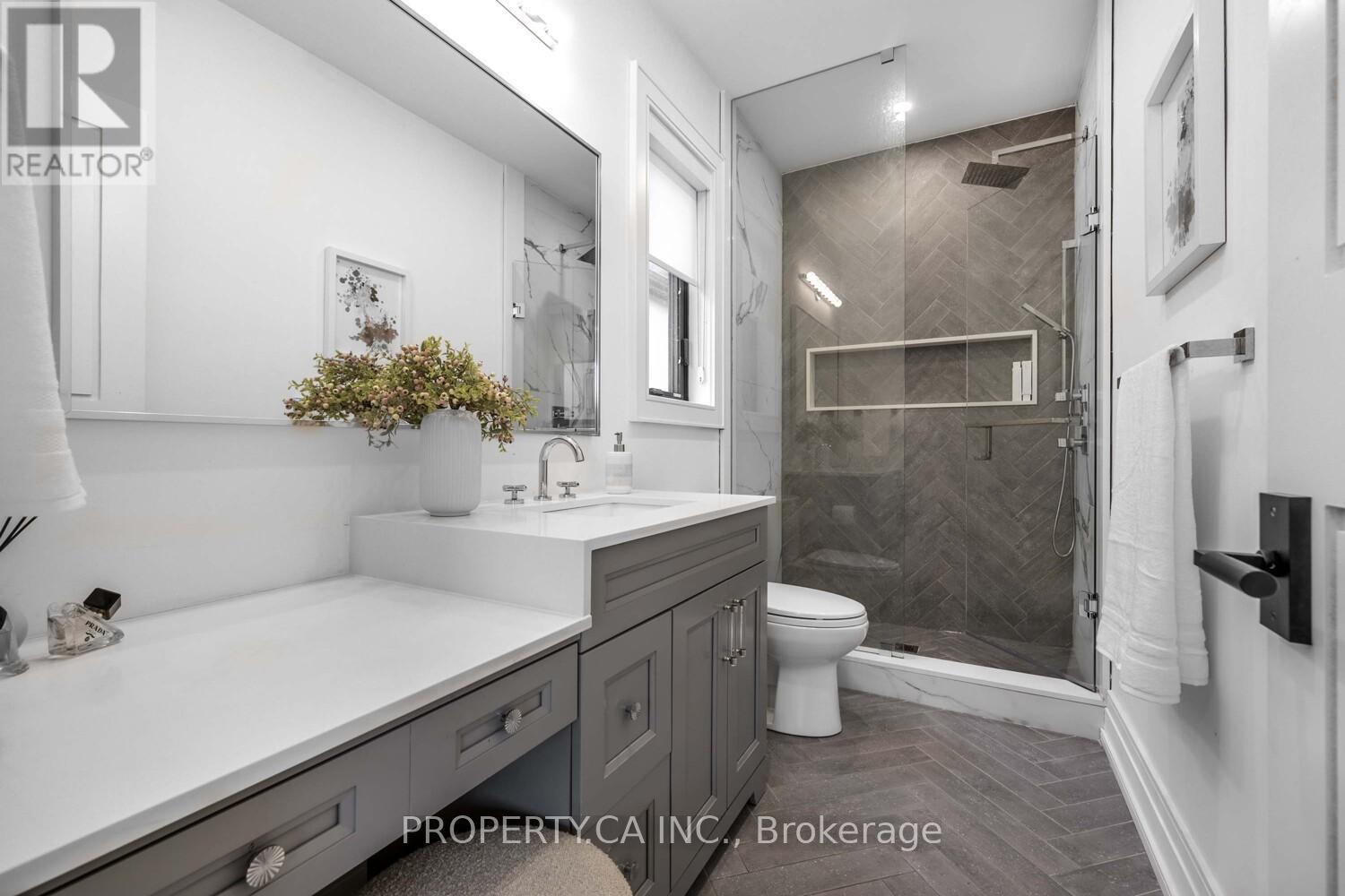 8 Manor Haven Road, Toronto, Ontario  M6A 2H9 - Photo 21 - C12447331