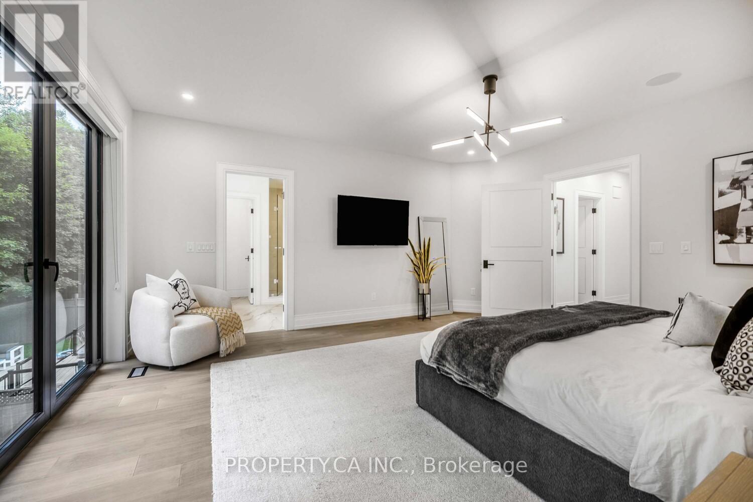 8 Manor Haven Road, Toronto, Ontario  M6A 2H9 - Photo 15 - C12447331