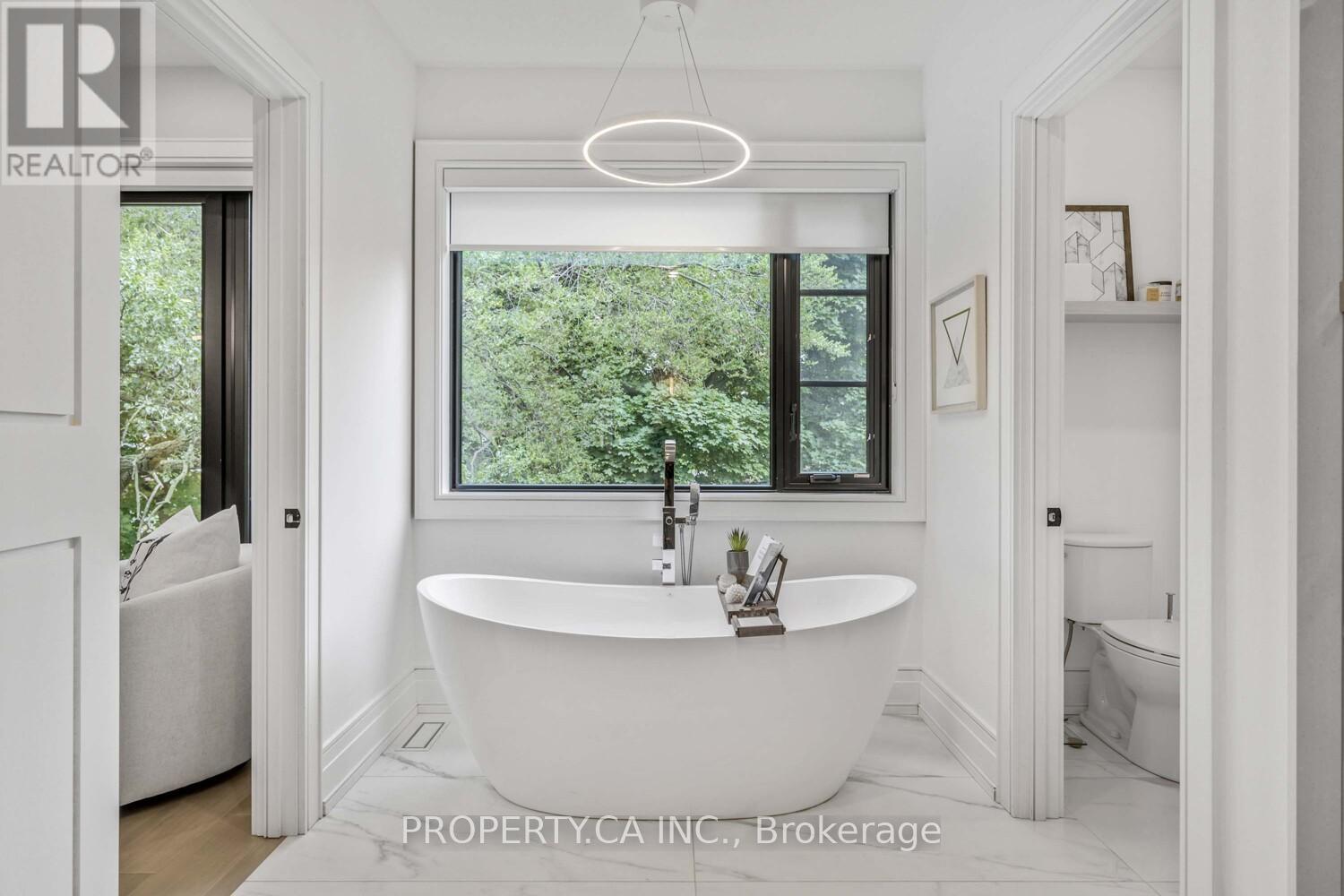 8 Manor Haven Road, Toronto, Ontario  M6A 2H9 - Photo 19 - C12447331