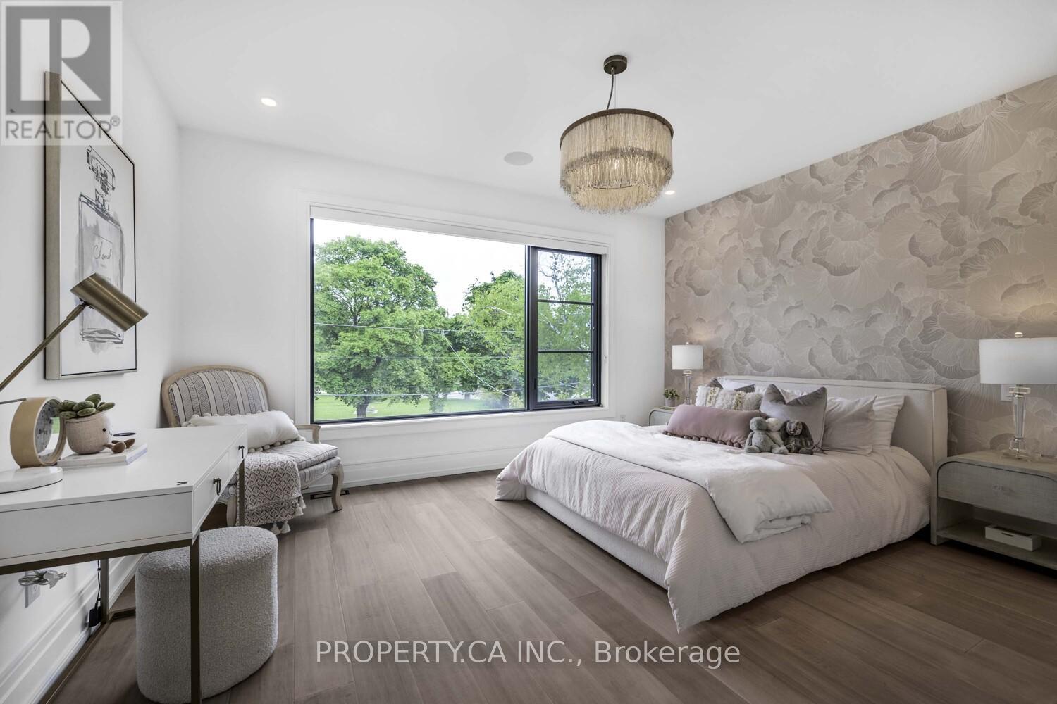 8 Manor Haven Road, Toronto, Ontario  M6A 2H9 - Photo 20 - C12447331