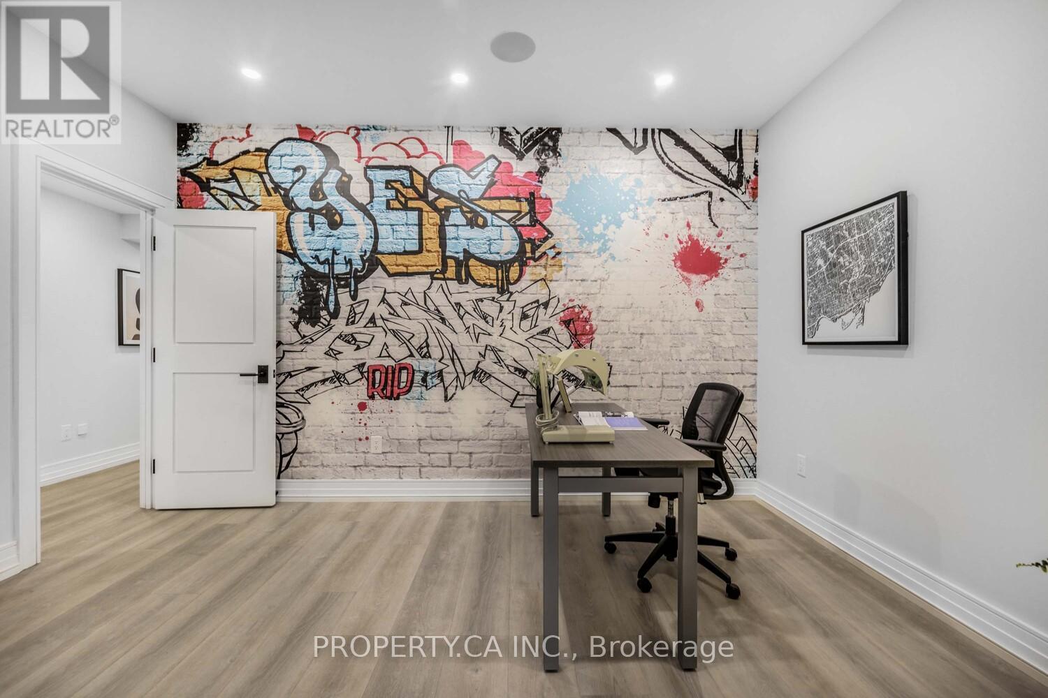 8 Manor Haven Road, Toronto, Ontario  M6A 2H9 - Photo 27 - C12447331