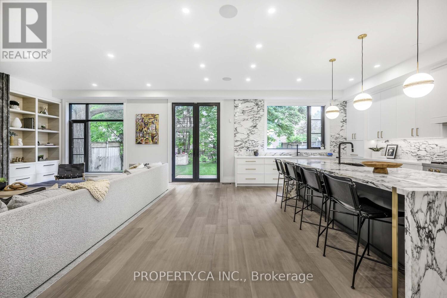 8 Manor Haven Road, Toronto, Ontario  M6A 2H9 - Photo 5 - C12447331