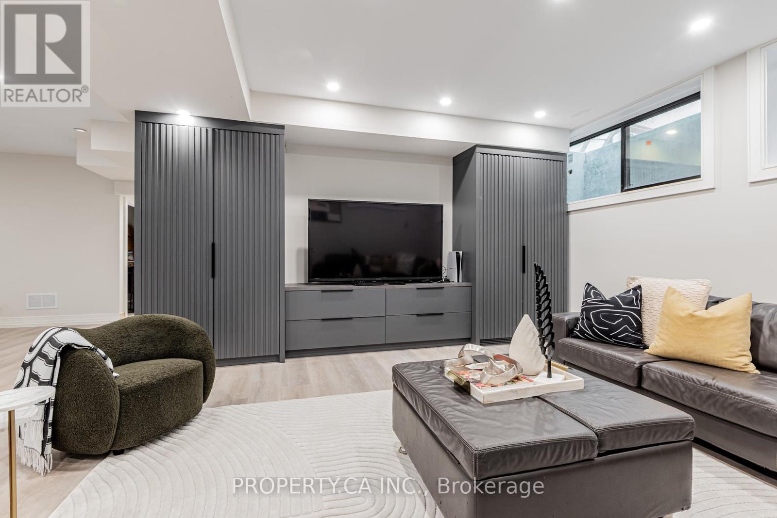 8 Manor Haven Road, Toronto, Ontario  M6A 2H9 - Photo 31 - C12447331