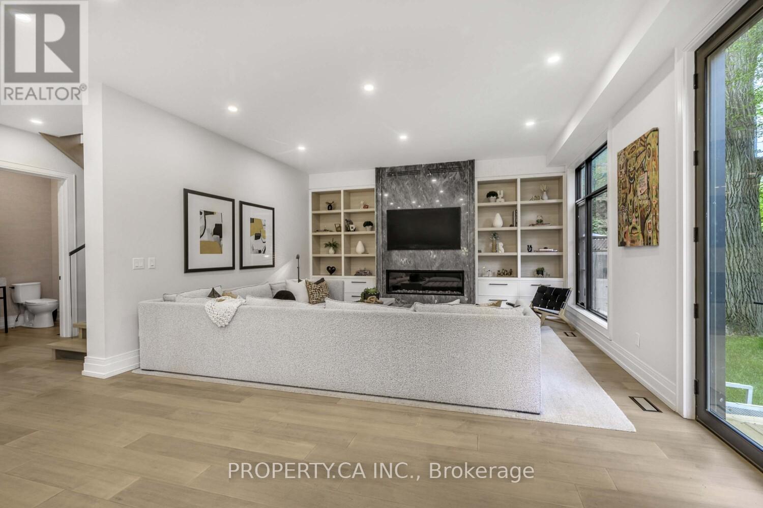 8 Manor Haven Road, Toronto, Ontario  M6A 2H9 - Photo 8 - C12447331