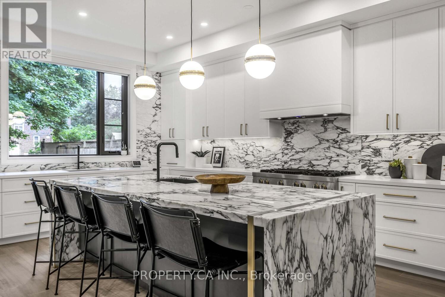 8 Manor Haven Road, Toronto, Ontario  M6A 2H9 - Photo 6 - C12447331