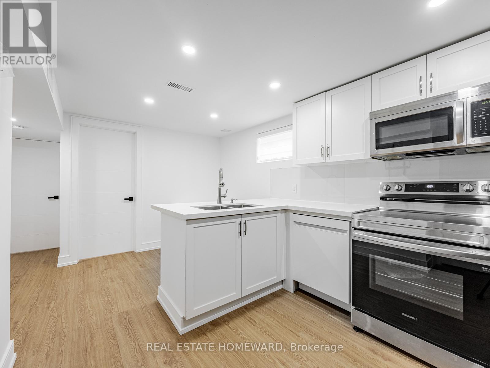 10 Juliana Court, Toronto, Ontario  M6S 2R2 - Photo 27 - W12464405