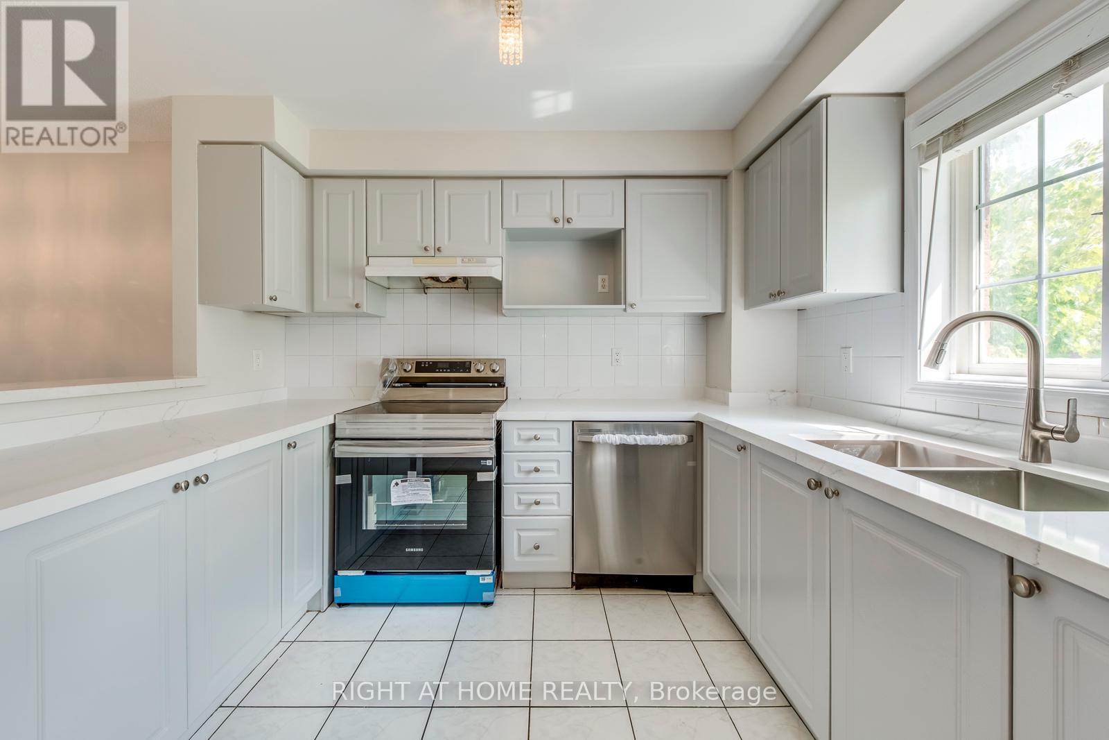 14 - 4991 Rathkeale Road, Mississauga, Ontario  L5V 2G9 - Photo 19 - W12464434
