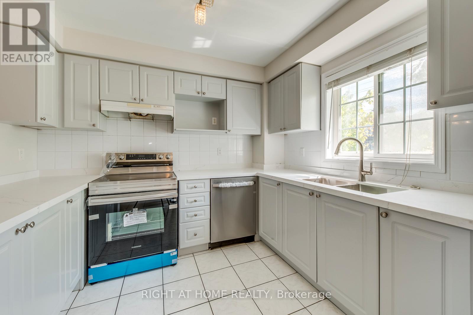 14 - 4991 Rathkeale Road, Mississauga, Ontario  L5V 2G9 - Photo 21 - W12464434