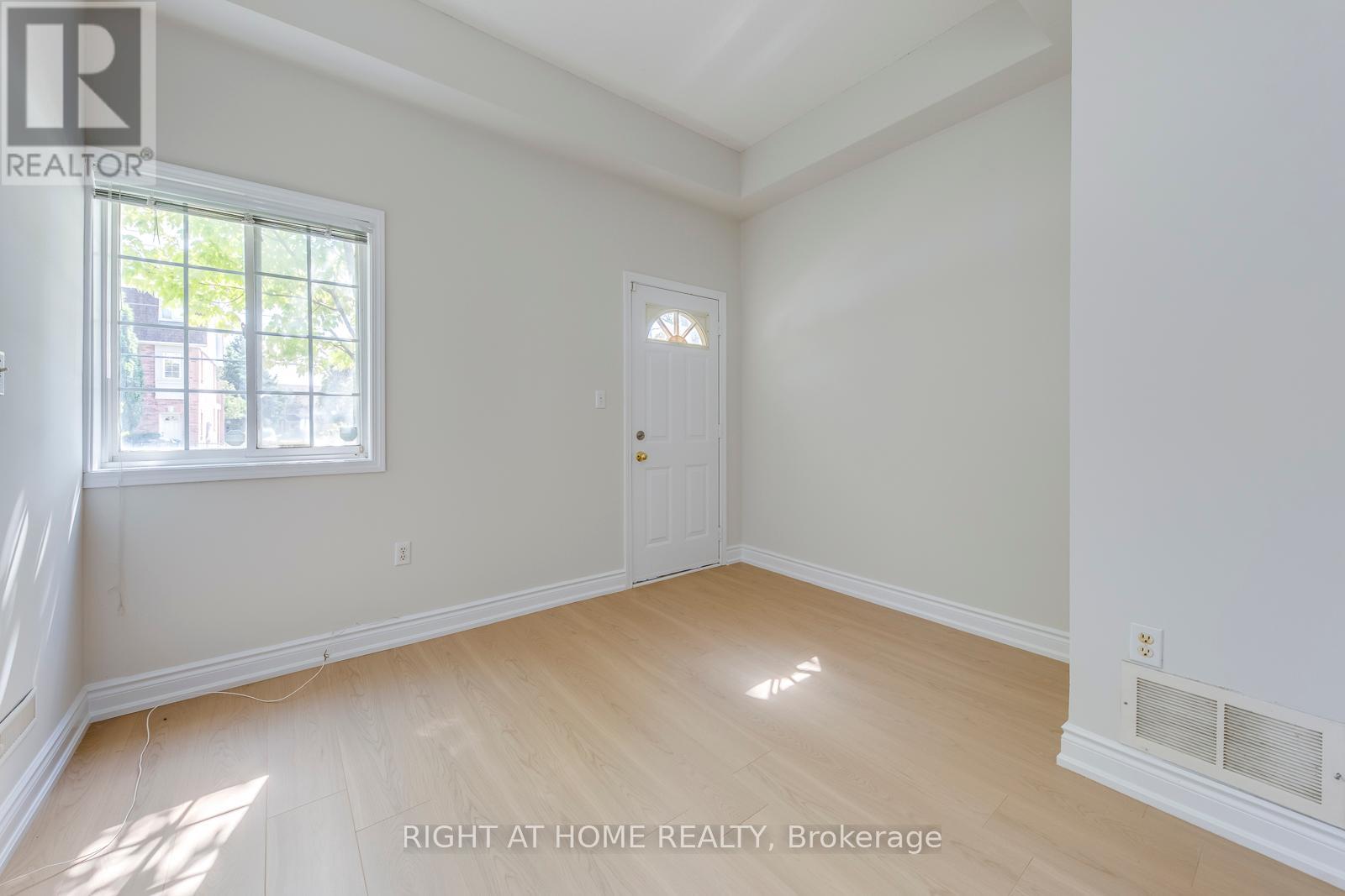 14 - 4991 Rathkeale Road, Mississauga, Ontario  L5V 2G9 - Photo 5 - W12464434