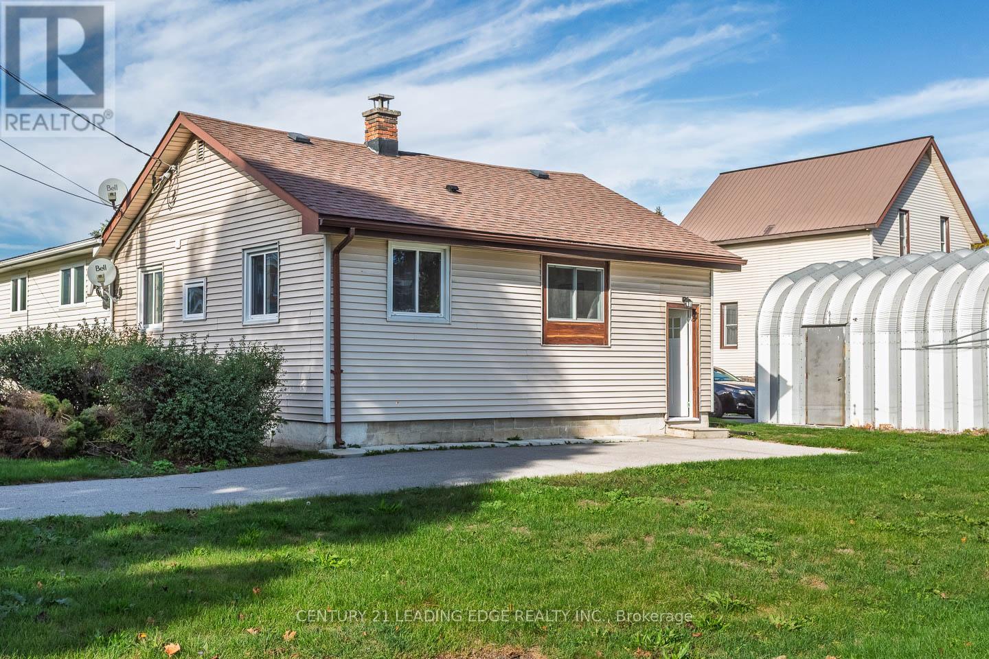 A - 61 Wilkins Street, Quinte West, Ontario  K8V 3M6 - Photo 2 - X12464409