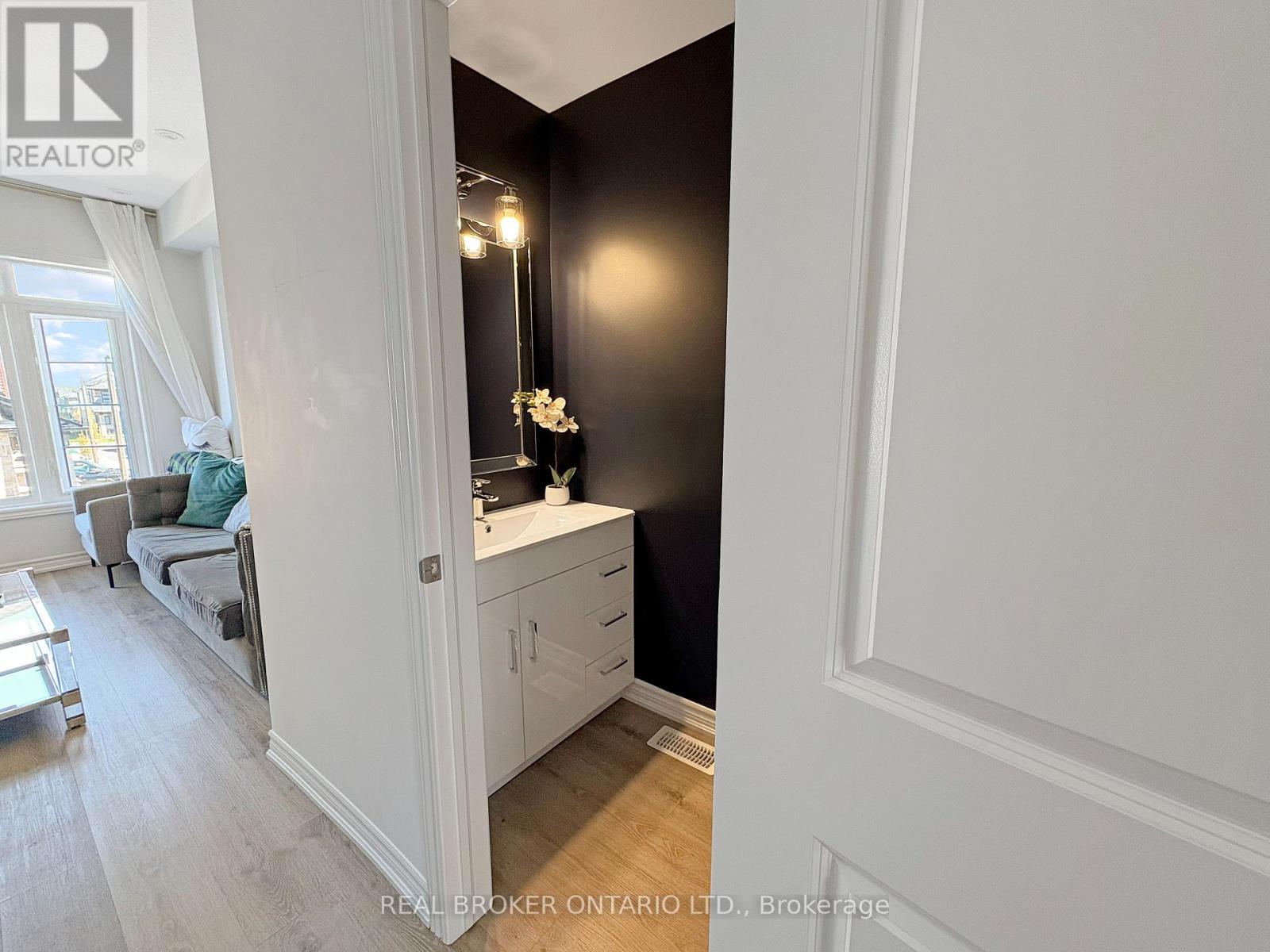 461 Blackburn Drive, Brantford, Ontario  N3T 0W9 - Photo 3 - X12464428