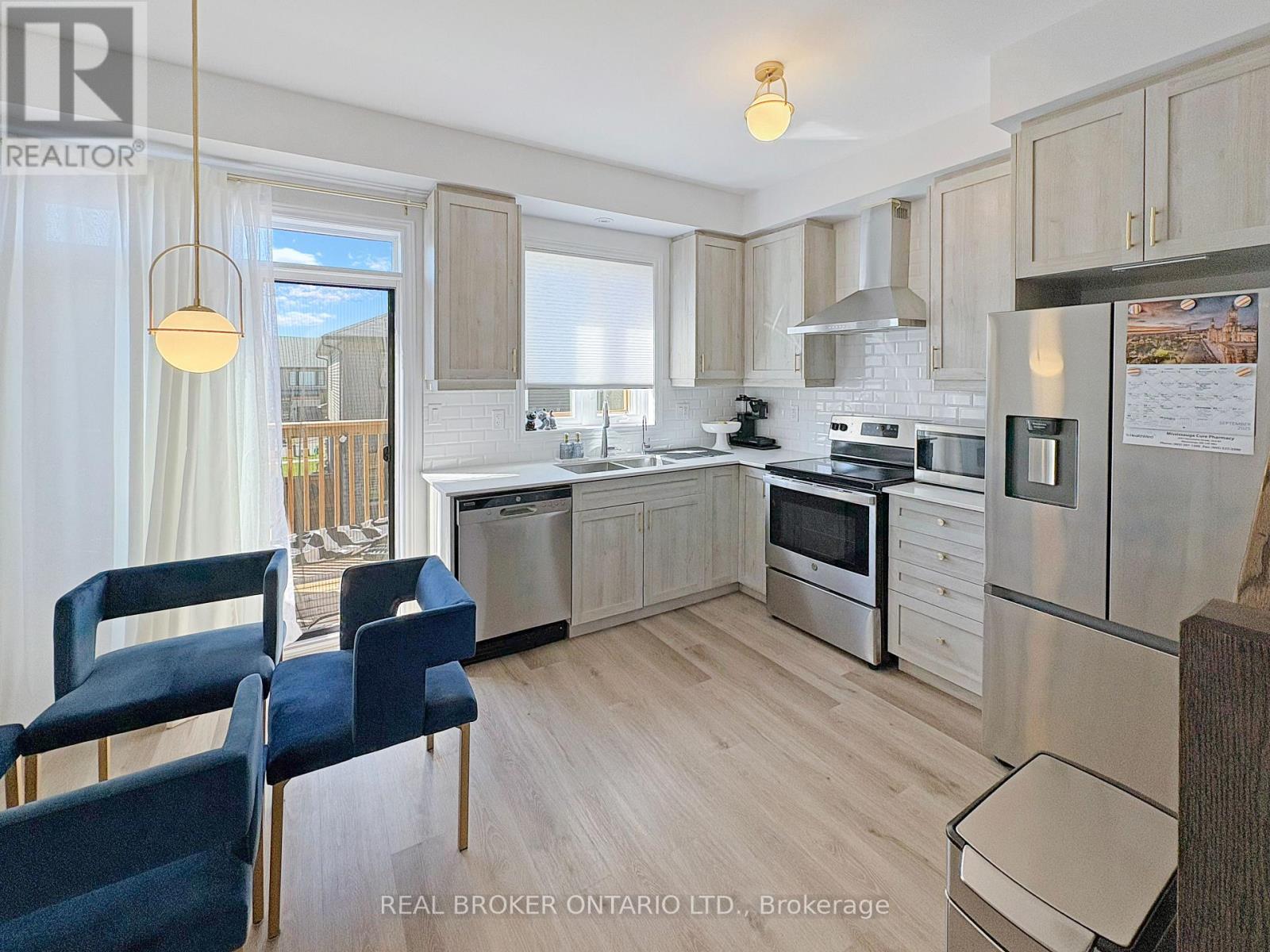 461 Blackburn Drive, Brantford, Ontario  N3T 0W9 - Photo 4 - X12464428