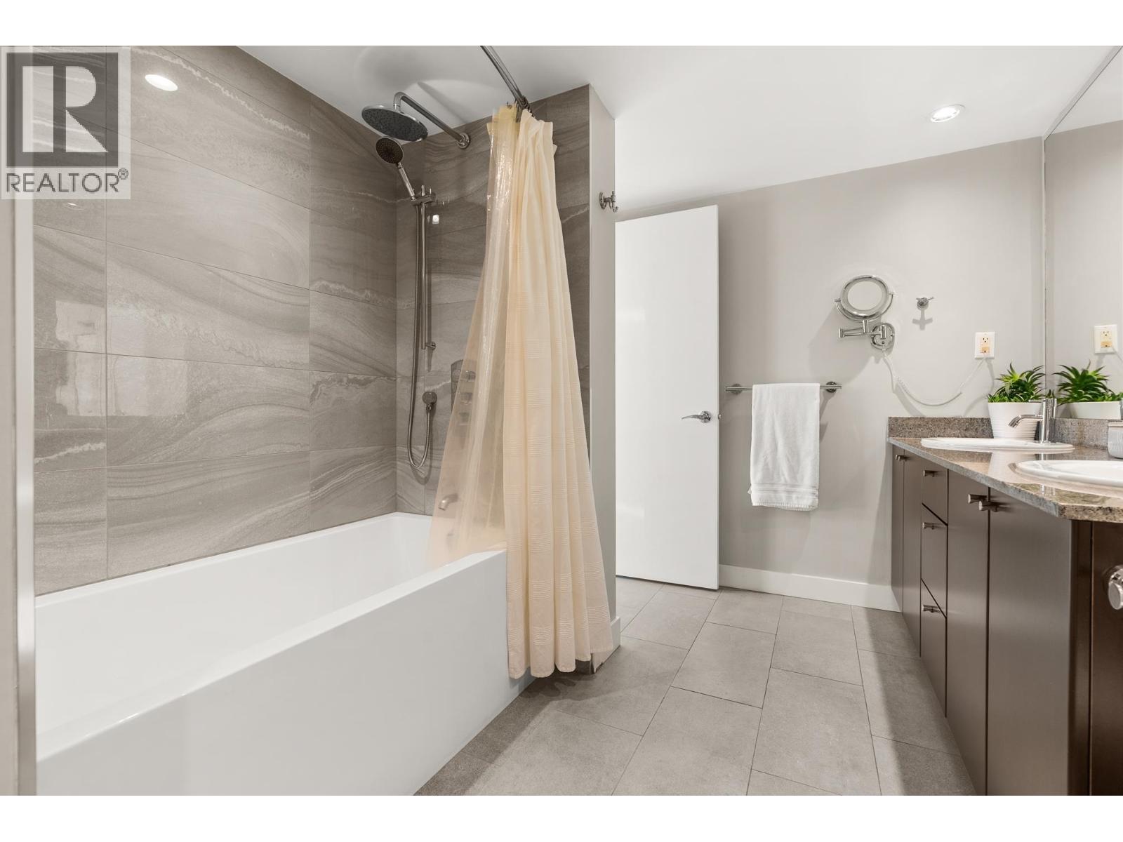 313 701 Klahanie Drive, Port Moody, British Columbia  V3H 5L6 - Photo 19 - R3058964